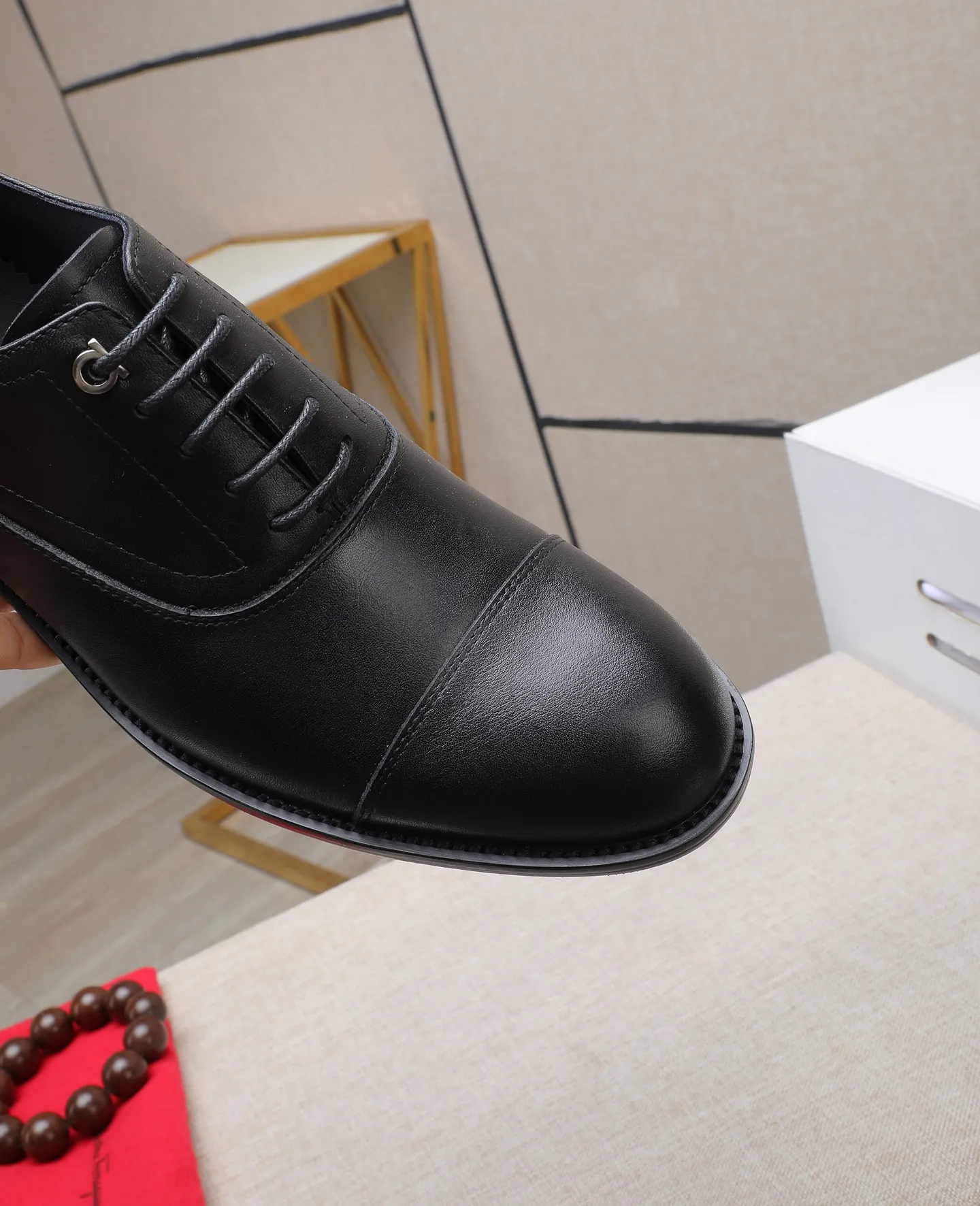 Men's shoes 💰540📛📛 (water-dyed cow lining) Salvatore Ferragamo high-end (Salvatore Ferragamo) is the world's top luxury footwear brand, coming from the fashion kingdom of Italy. It is famous all over the world for its traditional handmade design and novel styles... 🚶🏻🚶🏻New suit shoes are available simultaneously at the counter. This model is made of pure handmade imported Italian calfskin ➕soft water-dyed cowhide lining Original authentic outsole🌀🌀Size: 38➖44 (45 46 customized)